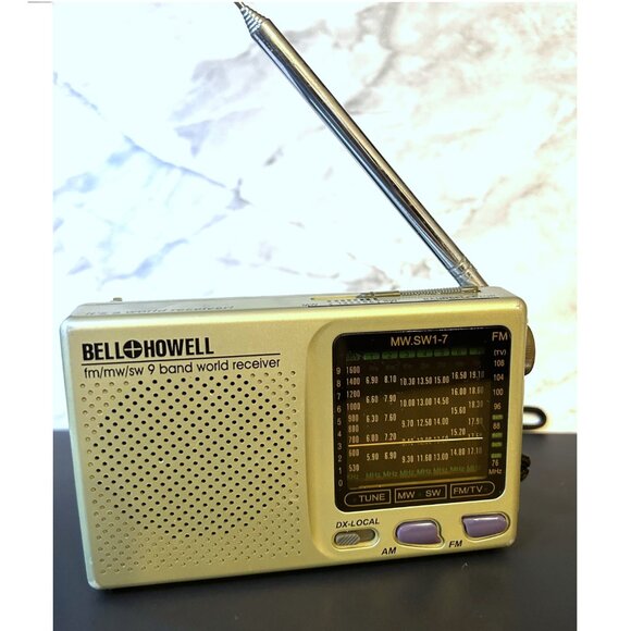 Bell & Howell Portable FM/MW/SW 9 Band World Receiver Radio - Picture 2 of 10